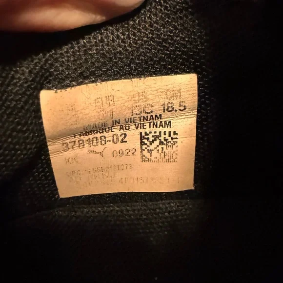 Puma Black and Red Athletic Shoes - Kids / Boys sneakers size 13c - Picture 6 of 9